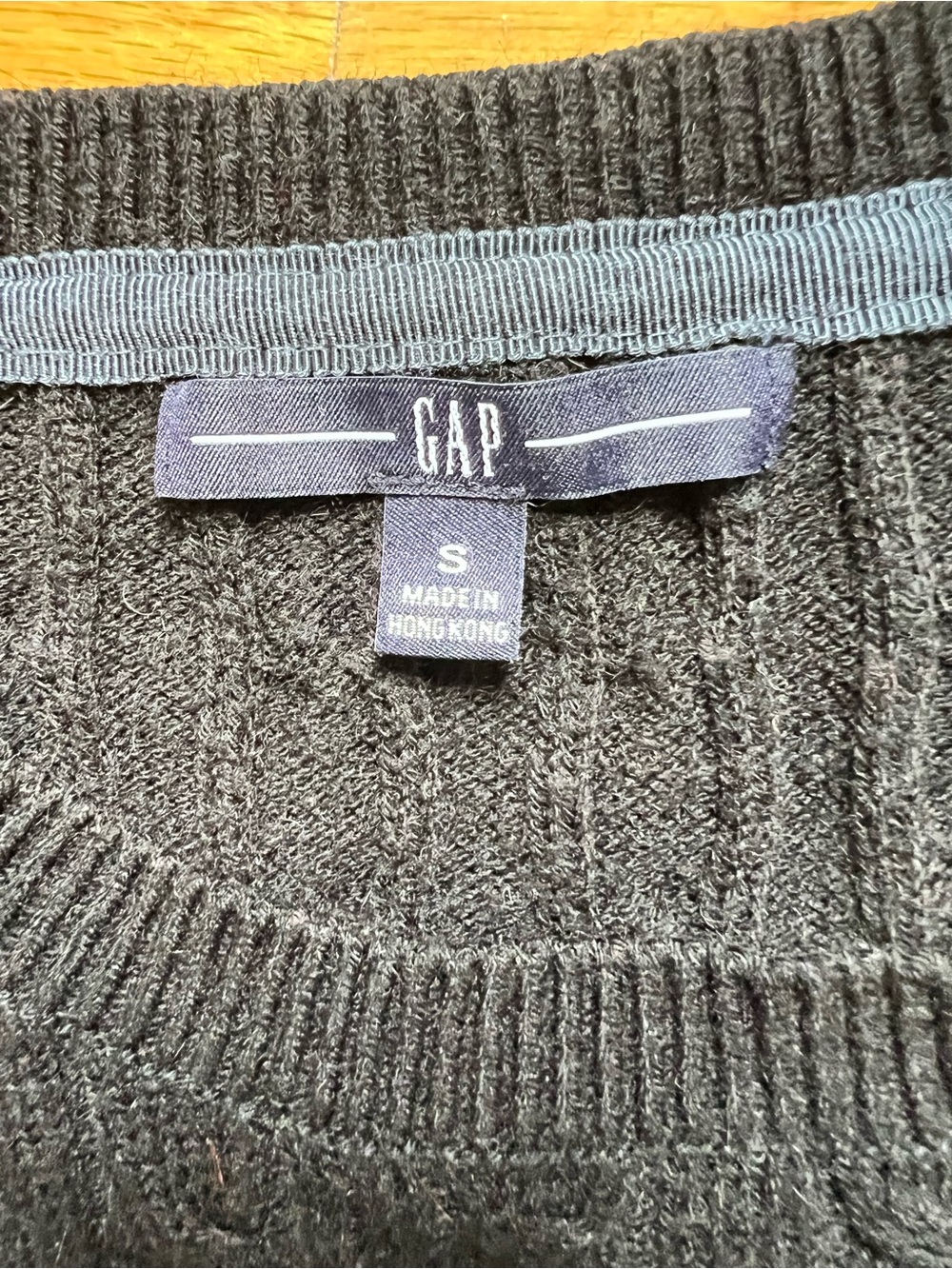 GAP Black Cable Knit Crewneck Sweater - size S 2008 - Picture 2 of 9
